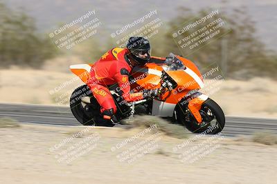 media/Dec-01-2025-Moto Forza (Mon) [[2daa91e15f]]/3-Beginner Group/Session 2 (Turn 7 Inside Pans)/